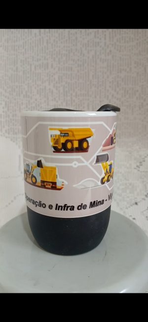 Copo louça 325ml, com tampa e base de silicone